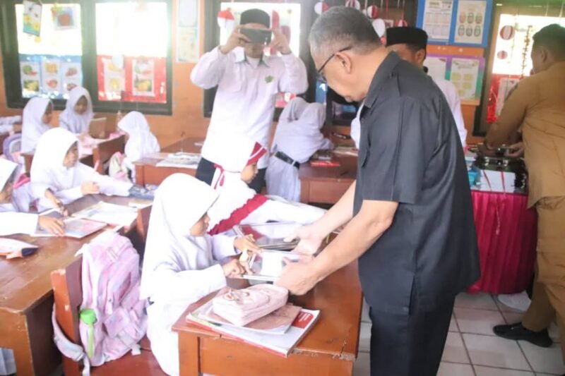 Wabup Tinjau Peluncuran Dapur Sehat dan Pembagian Makanan Bergizi