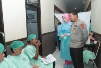 Polres Sukabumi kembali hadir untuk masyarakat! Melalui kegiatan Bhakti Sosial Kesehatan, puluhan warga menjalani operasi katarak gratis yang berlangsung di Aula Rupatama Wicaksana Laghawa. Langkah ini merupakan wujud nyata dari komitmen Polres Sukabumi dalam mendukung kesehatan dan kesejahteraan masyarakat.