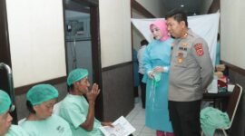 Polres Sukabumi kembali hadir untuk masyarakat! Melalui kegiatan Bhakti Sosial Kesehatan, puluhan warga menjalani operasi katarak gratis yang berlangsung di Aula Rupatama Wicaksana Laghawa. Langkah ini merupakan wujud nyata dari komitmen Polres Sukabumi dalam mendukung kesehatan dan kesejahteraan masyarakat.