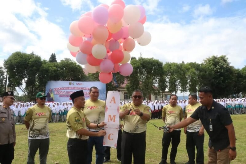 Marching band, tradisi yang melekat di Sukabumi, kini menjadi ajang menggali potensi pelajar melalui Assalam Marching Band Competition I. Kompetisi ini tak hanya meningkatkan kemampuan, tetapi juga menjadi wadah silaturahmi dan berbagi ilmu untuk masa depan yang lebih gemilang.