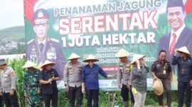 Polri mengambil langkah strategis dalam mendukung ketahanan pangan nasional dengan mengoordinasikan program penanaman jagung serentak di seluruh Indonesia. Kabupaten Sukabumi turut berpartisipasi dalam program ini dengan lahan seluas 70 hektare di Kecamatan Caringin.