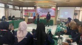 PMI Kabupaten Sukabumi melatih puluhan relawan dan staf dalam program pengurangan risiko bencana. Selama empat hari, peserta dibekali pengetahuan dasar tentang tanggap darurat, kerentanan bencana, dan program Satuan Pendidikan Aman Bencana (SPAB).