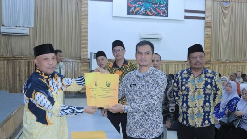Pemerintah Kecamatan Palabuhanratu menggelar acara serah terima jabatan pejabat struktural di lingkungan kecamatan dan kelurahan.