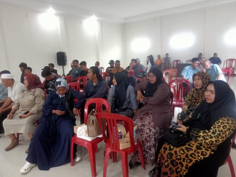 Para pelaku usaha tambang dan pengolahan batu hijau di Kecamatan Cikembar mengikuti pertemuan dengan pemerintah setempat untuk membahas perizinan dan pengelolaan lingkungan