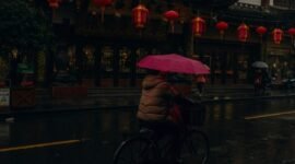 Hujan saat Imlek: Fenomena alam yang membawa makna keberuntungan dalam budaya Tionghoa. | freepik