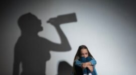 Bocah 10 tahun di Nias alami kekerasan berat hingga patah tulang. Tantenya kini ditetapkan sebagai tersangka. | Freepik/master1305