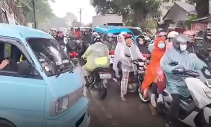 Pengerjaan Gorong-Gorong di Jalan Pelabuhan II Sebabkan Kemacetan Panjang