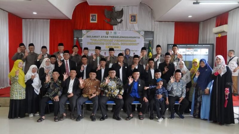 Resmi dilantik! Jajaran Pengurus Komunitas Tilawah Tiga Puluh (KTT) Kabupaten Sukabumi periode 2025-2029 dikukuhkan di Pendopo Sukabumi.