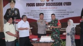 Polres Sukabumi menggelar Focus Grup Discussion (FGD) di GISBH, Cikakak, untuk memperkuat sinergi dengan dunia pendidikan dalam menangani kenakalan remaja dan menciptakan Harkamtibmas yang kondusif.