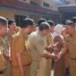 Wakil Bupati Sukabumi, H. Andreas, memimpin apel pagi perdana di Sekretariat Daerah Kabupaten Sukabumi. .