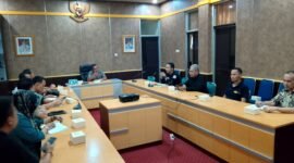 Audiensi Laskar Pasundan Indonesia (LPI) dengan Pemda Sukabumi terkait mangkraknya Gedung Pemda dinilai tidak membuahkan jawaban yang jelas.