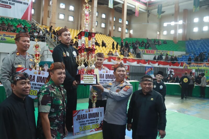 Festival Pencak Silat Kapolres Sukabumi Cup I 2025 resmi ditutup! Acara penuh semangat ini dihadiri oleh berbagai pejabat daerah dan tokoh pencak silat.