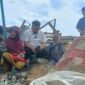 Nasib 87 jiwa dari 29 KK di Sukawayana, Kabupaten Sukabumi, menjadi sorotan setelah penggusuran tempat tinggal mereka.