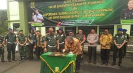 Bupati Sukabumi, Drs. H. Marwan Hamami, MM, bersama Danpomdam III/Siliwangi, Kolonel CPM Didin Sofyannadin, meresmikan Kantor Subdenpom Persiapan Palabuhanratu.