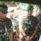 Panglima TNI Jenderal TNI Agus Subiyanto, S.E., M.Si., bersama Komisi I DPR RI, menyerahkan bantuan sarana dan prasarana untuk mendukung tugas TNI dalam penanggulangan bencana di Kabupaten Sukabumi. .