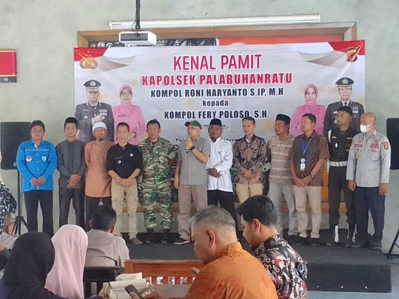 Serah terima jabatan Kapolsek Palabuhanratu resmi digelar, menandai pergantian kepemimpinan dari Kompol Roni Haryanto kepada Kompol Fery Poloso.