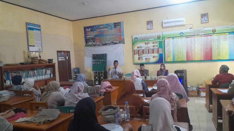 UPZ Kecamatan Palabuhanratu bersama PGRI menggelar sosialisasi ZIS untuk guru PAI tingkat SD dan sederajat. Kolaborasi ini bertujuan untuk meningkatkan kesadaran zakat, infaq, dan sedekah di lingkungan sekolah.