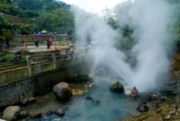 Pengelola Objek Wisata Geyser Cisolok bersiap menyambut lonjakan wisatawan di libur panjang Idul Fitri 1446 H. Berbagai persiapan dilakukan, mulai dari pemeliharaan fasilitas hingga mitigasi bencana demi kenyamanan dan keamanan pengunjung.