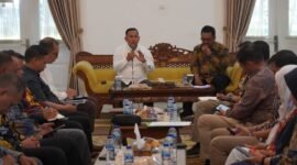 Bupati Sukabumi H. Asep Japar menerima kunjungan Sekretaris Kementerian Koperasi RI, Ahmad Zabadi, dalam rangka pembahasan program nasional Koperasi Desa Merah Putih.