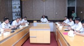 Sekretaris Daerah Kabupaten Sukabumi, H. Ade Suryaman, memimpin rapat pembahasan tindak lanjut pembentukan Koperasi Desa Merah Putih.
