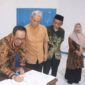 Sekda Kabupaten Sukabumi, Ade Suryaman, menandatangani MoU dan MoA bersama STISIP Widyapuri Mandiri dalam rangka pengembangan kampus ke berbagai wilayah. .