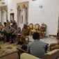 Wakil Bupati Sukabumi H. Andreas menerima kunjungan Keluarga Besar KB FKPPI Kabupaten Sukabumi di Pendopo pada Senin, 28 April 2025. Dalam suasana penuh keakraban, KB FKPPI memaparkan program-program wirausaha, sosial, dan pembangunan rumah tidak layak huni.
