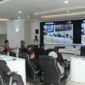 Bupati Sukabumi H. Asep Japar bersama jajaran mengikuti Rapat Kerja dan RDP bersama DPR RI secara virtual dari Command Center Setda Kabupaten Sukabumi.