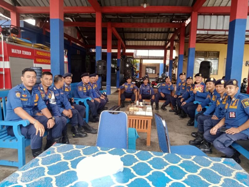 Pos Damkar dan Keselamatan Palabuhanratu bersiaga penuh dalam PAM Lebaran hingga 4 April 2025. Masyarakat diimbau untuk memperhatikan keamanan rumah sebelum mudik dan selalu berhati-hati di perjalanan.