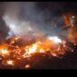 Tragedi kebakaran melanda sebuah rumah panggung di Desa Caringinnunggal, Kecamatan Waluran, Sukabumi. Seorang lansia berusia 80 tahun meninggal dunia setelah terjebak di dalam rumah saat api melalap bangunan pada Jumat malam.