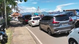 Lonjakan kendaraan hingga 16 ribu unit masuk ke Sukabumi jelang akhir pekan libur panjang. Satlantas Polres Sukabumi siaga penuh dengan rekayasa lalu lintas dan sistem satu arah demi menjaga kelancaran arus menuju destinasi wisata favorit seperti Palabuhanratu dan Cisolok.