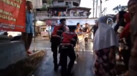 Aksi sigap dua anggota Samapta Polres Sukabumi saat membantu warga yang mengalami serangan jantung di Cisolok mendapat apresiasi luas. Kepedulian dan respon cepat mereka jadi bukti nyata hadirnya Polri di tengah masyarakat.
