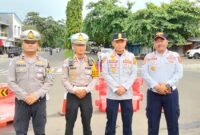Rekayasa lalu lintas dilakukan di Simpang Damkar, Sukabumi, dengan pemasangan bunderan sementara sebagai solusi mengatasi kemacetan akibat traffic light yang sedang dalam perbaikan.