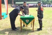 Bupati Sukabumi H. Asep Japar secara resmi membuka kegiatan TMMD ke-124 TA 2025 di Desa Cisarua, Kecamatan Sukaraja. Melalui kolaborasi antara TNI, Pemda, dan masyarakat, program ini menjadi wujud nyata pemerataan pembangunan serta peningkatan kualitas hidup warga desa.