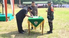 Bupati Sukabumi H. Asep Japar secara resmi membuka kegiatan TMMD ke-124 TA 2025 di Desa Cisarua, Kecamatan Sukaraja. Melalui kolaborasi antara TNI, Pemda, dan masyarakat, program ini menjadi wujud nyata pemerataan pembangunan serta peningkatan kualitas hidup warga desa.