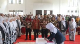 Bupati Sukabumi H. Asep Japar menghadiri pelantikan pengurus IBI Kabupaten Sukabumi dan meluncurkan sistem digital Srikandi.