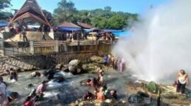 Suasana libur panjang Idul Adha 2025 membawa berkah bagi Geyser Cipanas Cisolok.