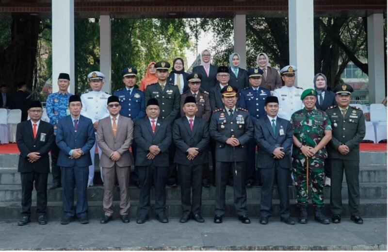Ketua DPRD Kabupaten Sukabumi, Budi Azhar Muttawali, menghadiri upacara peringatan Hari Lahir Pancasila 2025 di Alun-Alun Palabuhanratu.