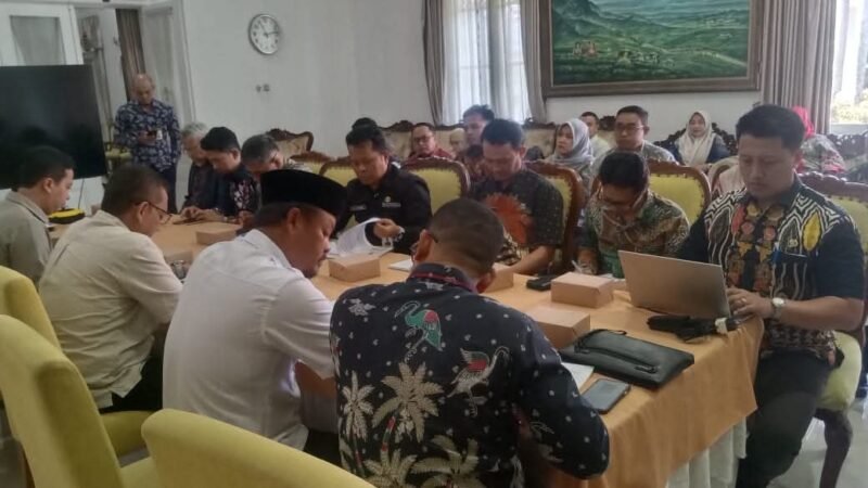 DPRD Kabupaten Sukabumi melalui Pansus RPJMD menggelar rapat kerja membahas Raperda RPJMD 2025–2029