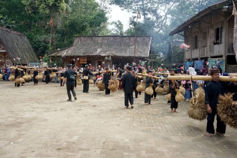 Ritual adat Seren Taun ke-446 kembali digelar khidmat di Kampung Adat Kasepuhan Sinar Resmi.