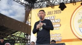 Wakil Bupati Sukabumi H. Andreas menghadiri Peringatan Hari Nelayan ke-68 di Desa Ciwaru, Kecamatan Ciemas.