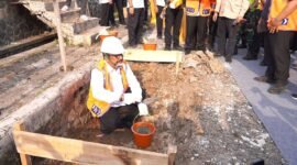 Warga Jampangtengah sambut pembangunan alun-alun dengan penuh semangat.