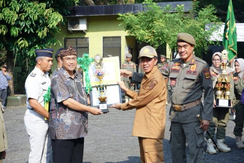 Sekda Kabupaten Sukabumi H. Ade Suryaman memimpin Apel Siaga