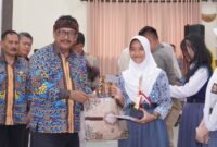 Bupati Sukabumi H. Asep Japar membuka kegiatan Jumpa Bakti Gembira Sekolah Siaga Kependudukan (Jumbara SSK) di Hotel Augusta Cikukulu.