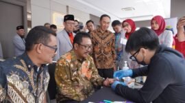 Bupati Sukabumi H. Asep Japar menghadiri pelantikan Pengurus Cabang Asosiasi Klinik Indonesia (ASKLIN) Kabupaten Sukabumi Periode 2025–2030