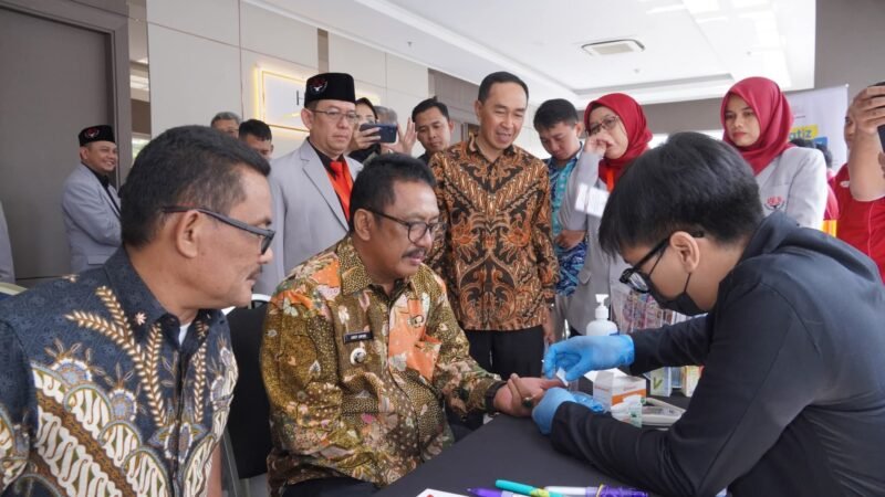 Bupati Sukabumi H. Asep Japar menghadiri pelantikan Pengurus Cabang Asosiasi Klinik Indonesia (ASKLIN) Kabupaten Sukabumi Periode 2025–2030
