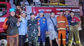 Musibah kebakaran melanda warung kelontong dan pom bensin mini milik warga di Desa Nyangkowek, Cicurug.