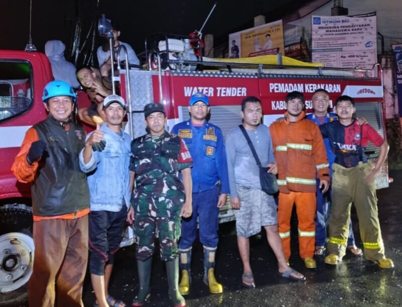 Musibah kebakaran melanda warung kelontong dan pom bensin mini milik warga di Desa Nyangkowek, Cicurug.