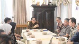 Sekda Kabupaten Sukabumi Ade Suryaman menerima audiensi dari Sukarobot