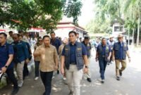 Wakil Bupati Sukabumi H. Andreas mendampingi Kasal Laksamana TNI Muhammad Ali dalam kegiatan Bhakti Sosial