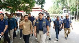 Wakil Bupati Sukabumi H. Andreas mendampingi Kasal Laksamana TNI Muhammad Ali dalam kegiatan Bhakti Sosial